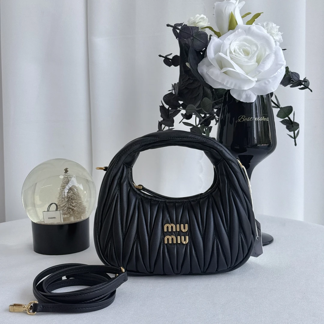 99新 MIU MIU/缪缪 miumiu黑金wander mini褶皱手提hobo包
