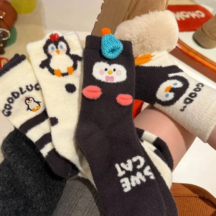 软软糯糯企鹅袜子女秋冬加厚保暖卡通饰品袜少女居家地板袜毛绒