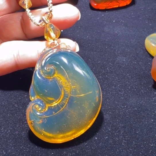 琥珀未镶嵌裸石蓝珀如意24克