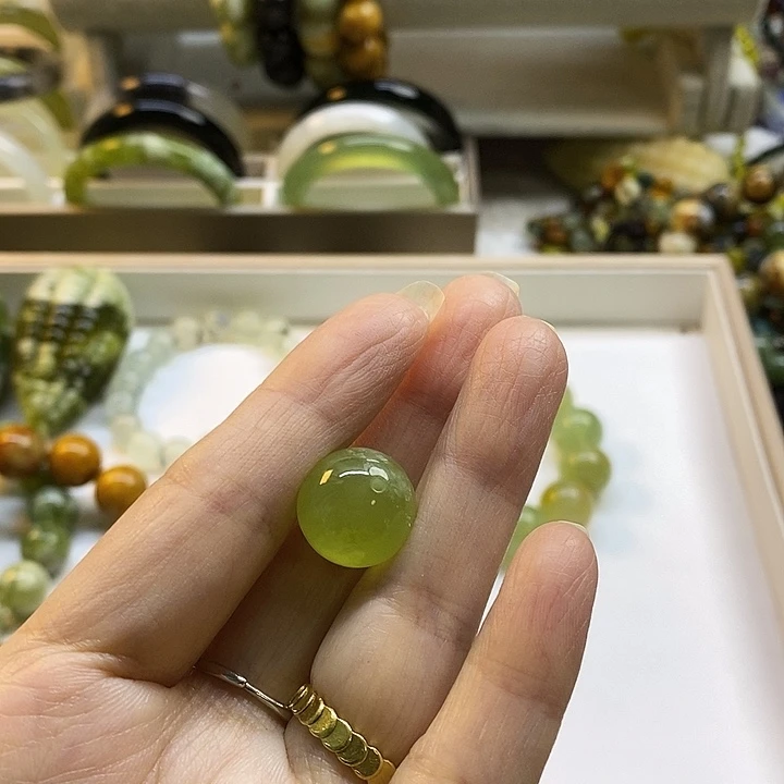 未镶嵌蛇纹石玉手镯老****夜