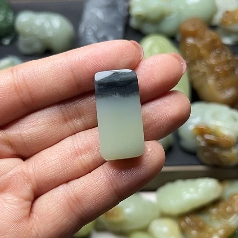 颈饰未镶嵌和田玉龍**神