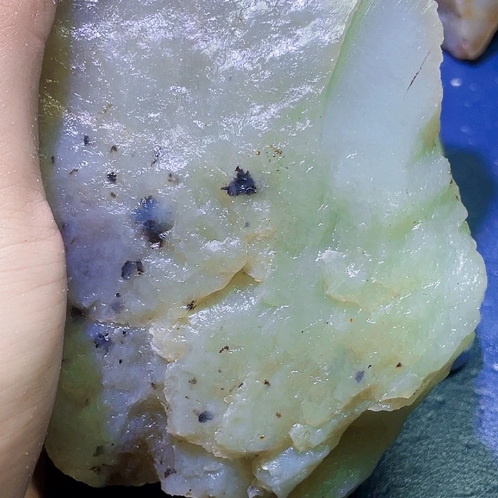 云***轻和田玉（糖玉）未镶嵌珠宝半成品