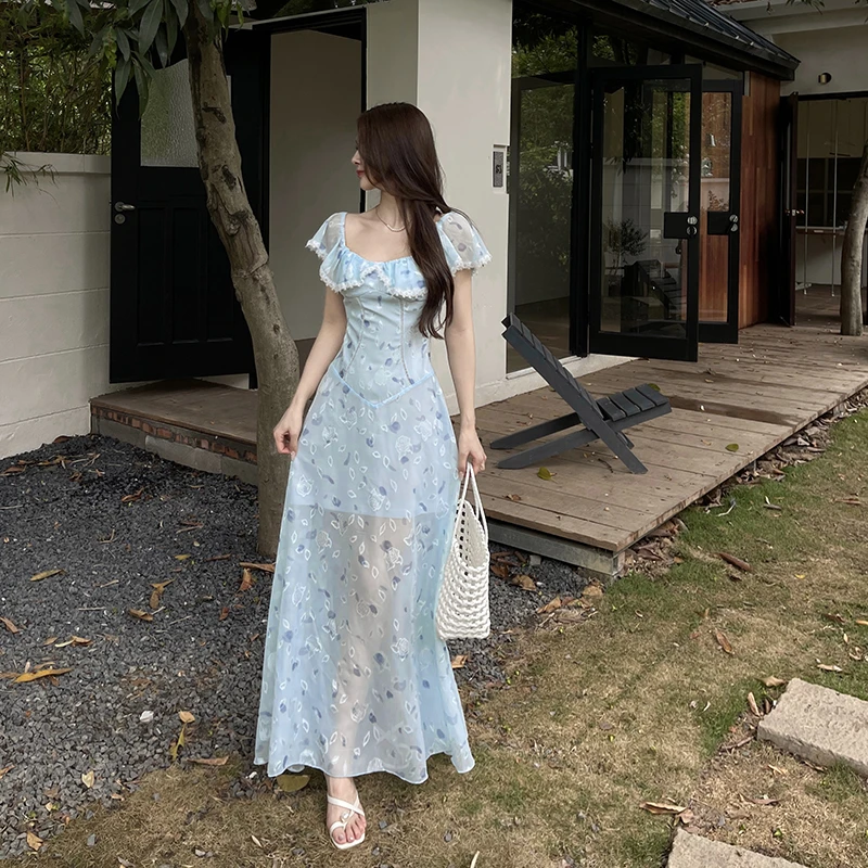 法式蓝色碎花飞飞袖度假连衣裙夏季海边绝美气质收腰绑带显瘦长裙