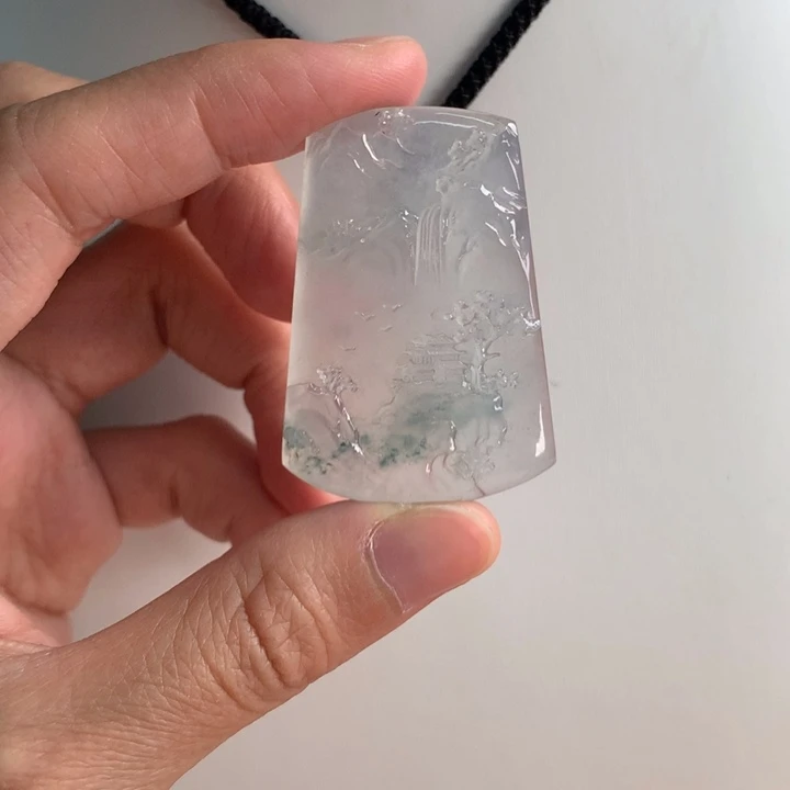 翡翠挂件未镶嵌….