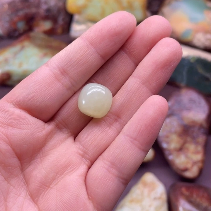 纳***峰和田玉（糖玉）未镶嵌挂件