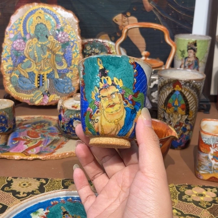 手工手绘黄财神茶杯