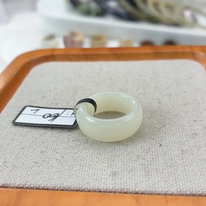 和田玉（糖玉）未镶嵌戒指s125奶白轮胎16.5不退换