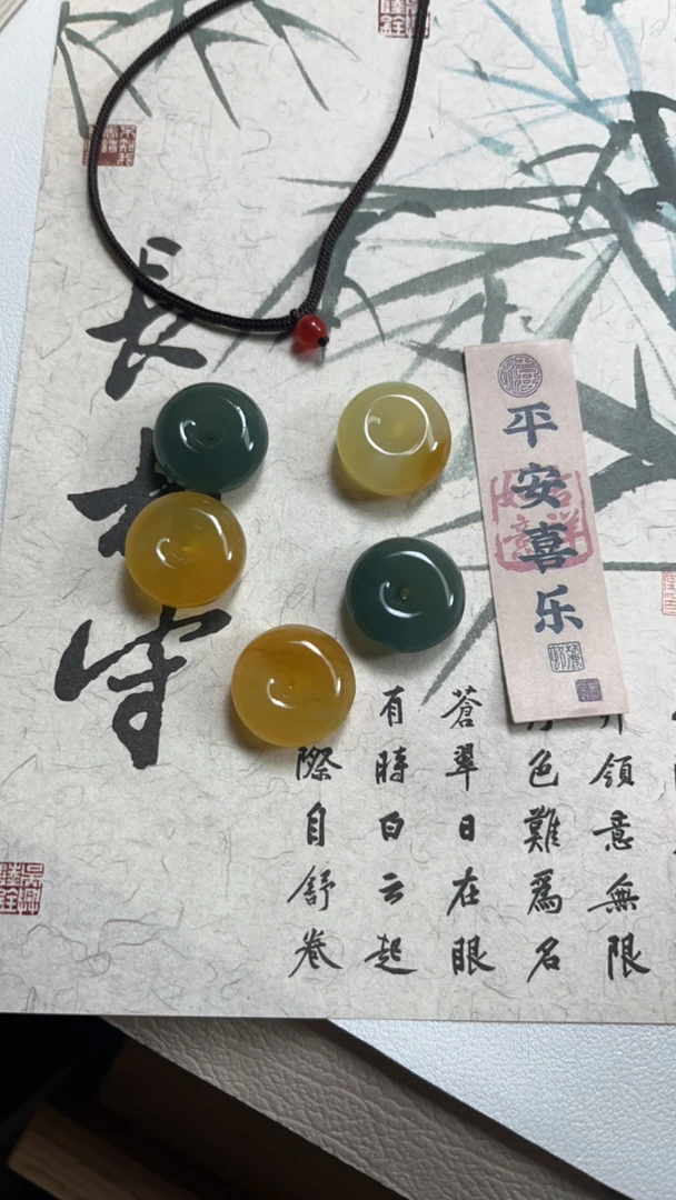 纯天然国石岫玉冰料，平安扣（寓意，平平安安）产品多样随机发货一个