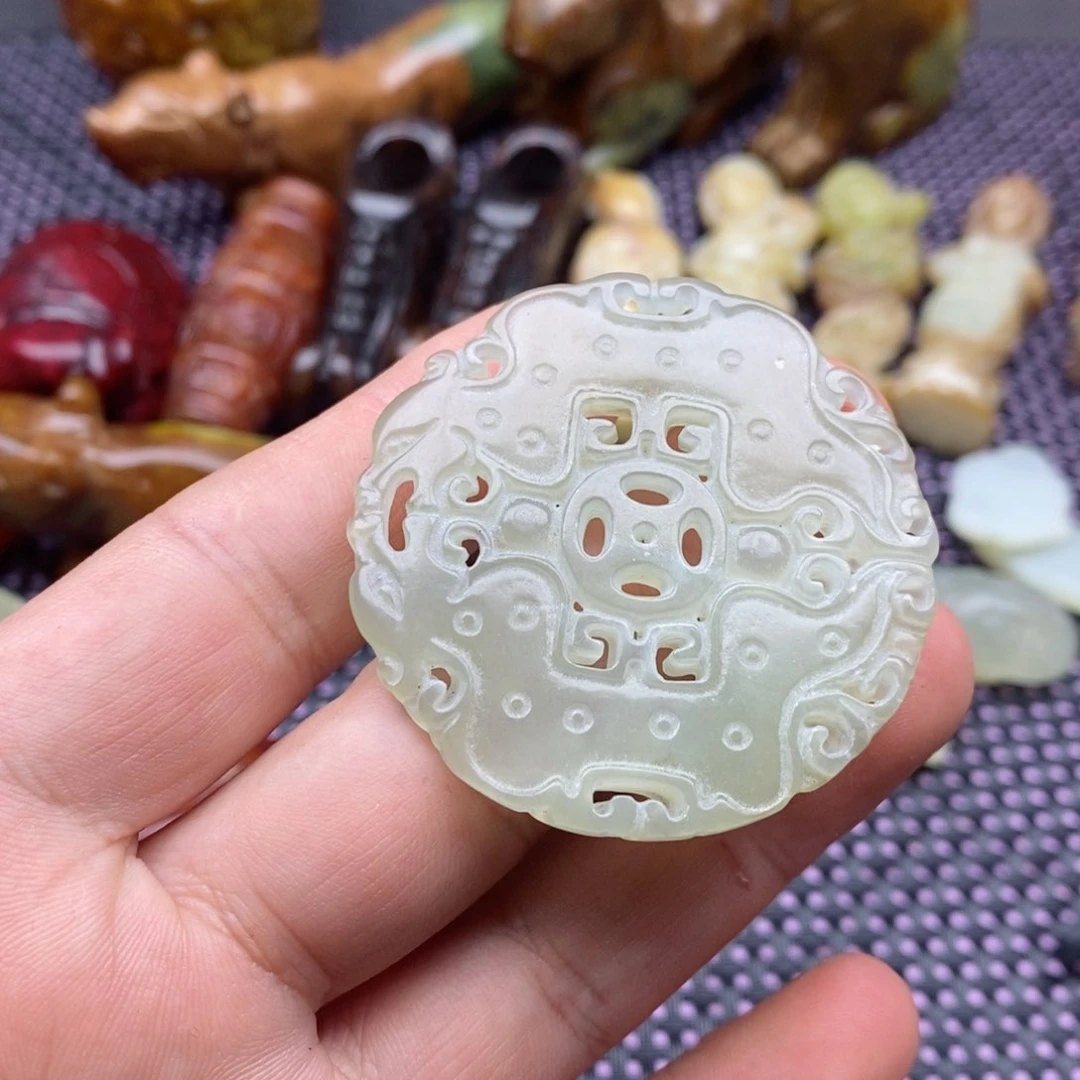 蛇纹石玉颈饰未镶嵌