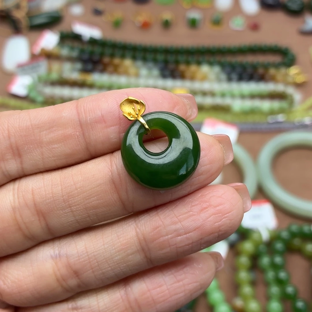 和田玉18K金镶嵌颈饰甜甜圈