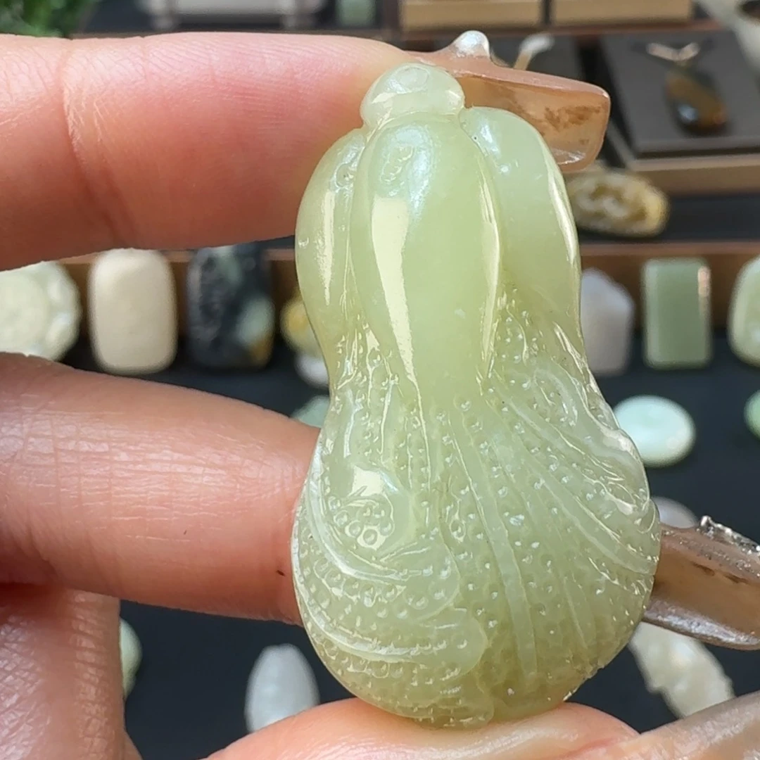 和田玉颈饰未镶嵌哎****哦