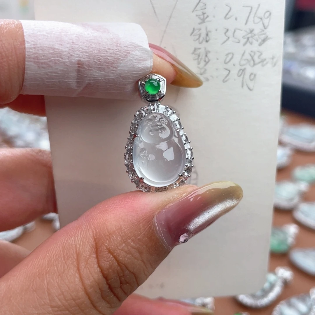 颈饰18K金镶嵌翡翠小沙弥