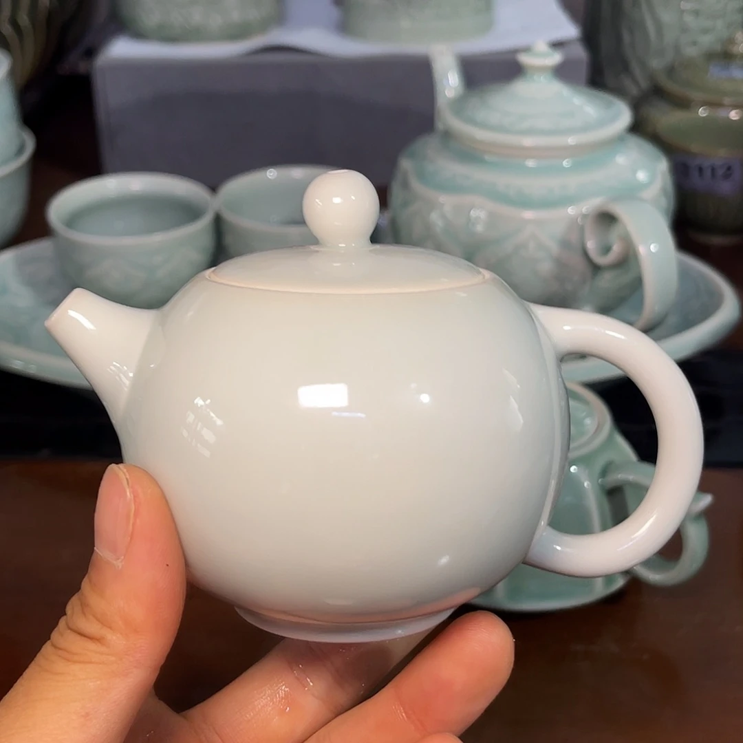 瓷微瑕天青色西施壶一只