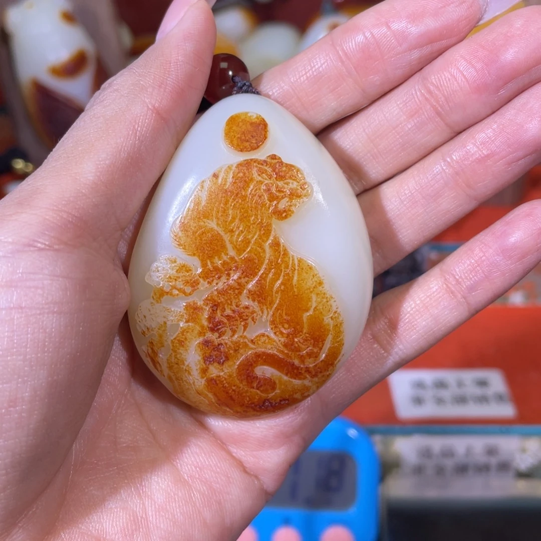 天***。和田玉未镶嵌把件