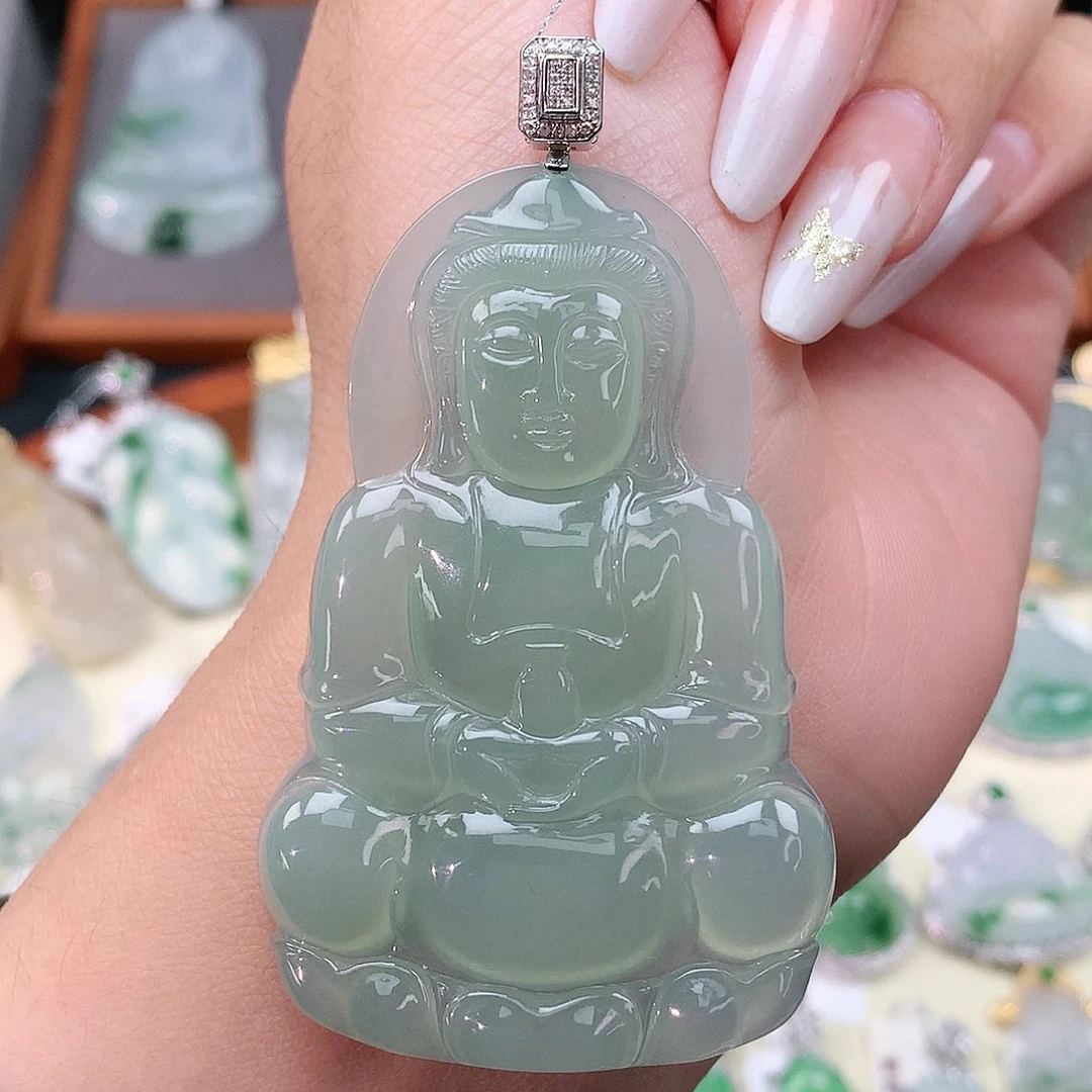 颈饰18K金镶嵌翡翠观音