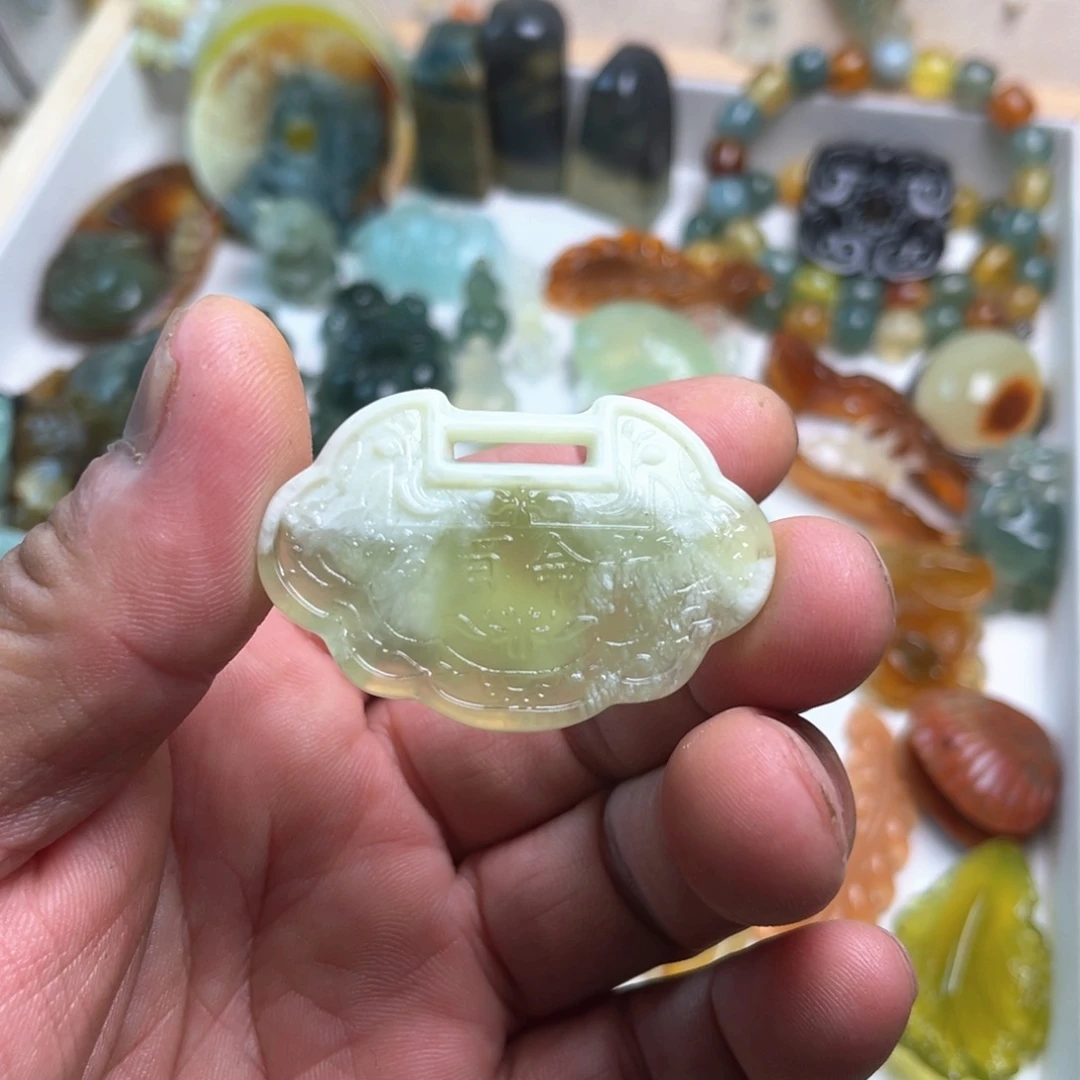 未镶嵌蛇纹石玉颈饰