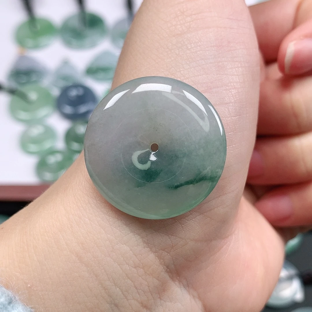 翡翠颈饰未镶嵌平安