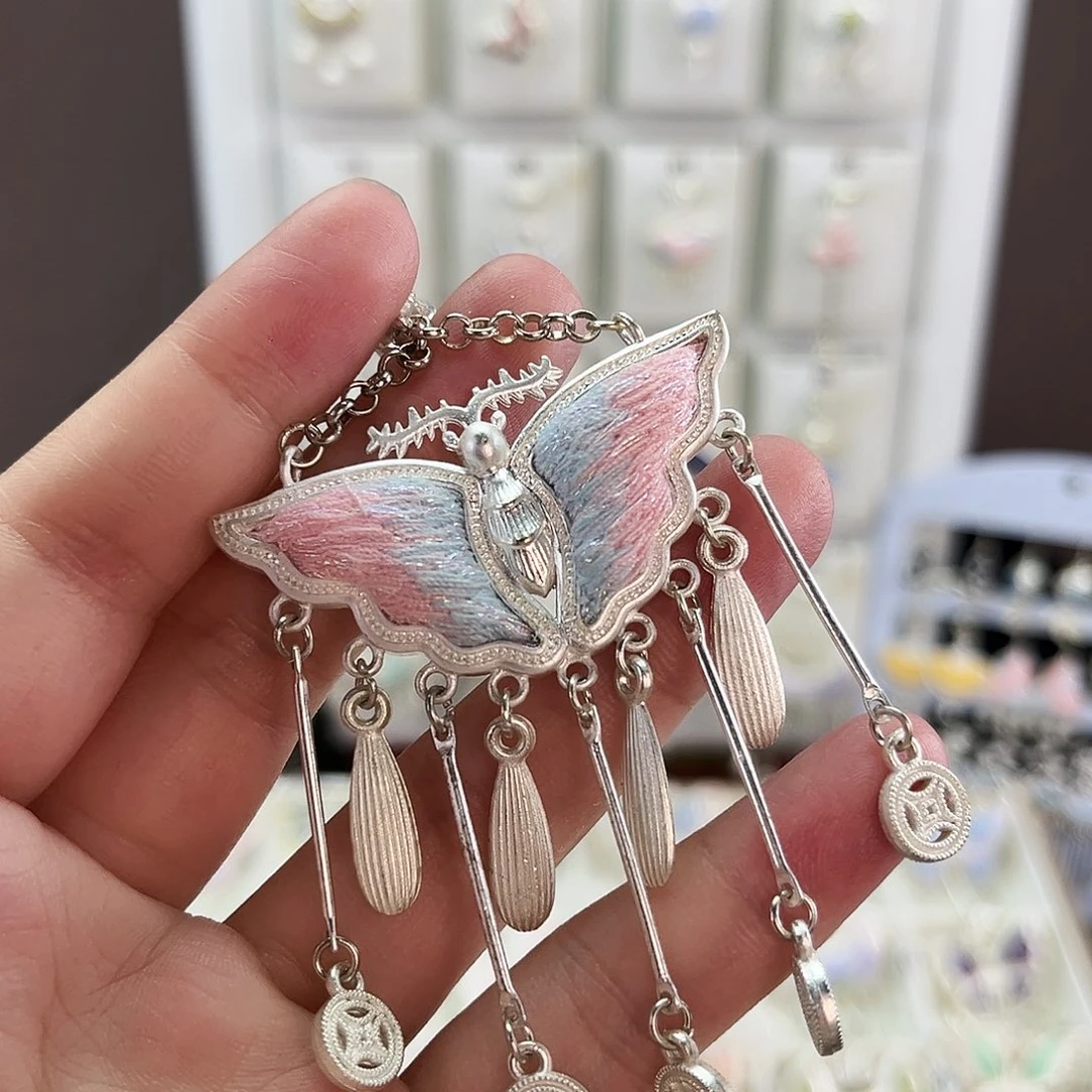 布艺合金蝴蝶吊坠4