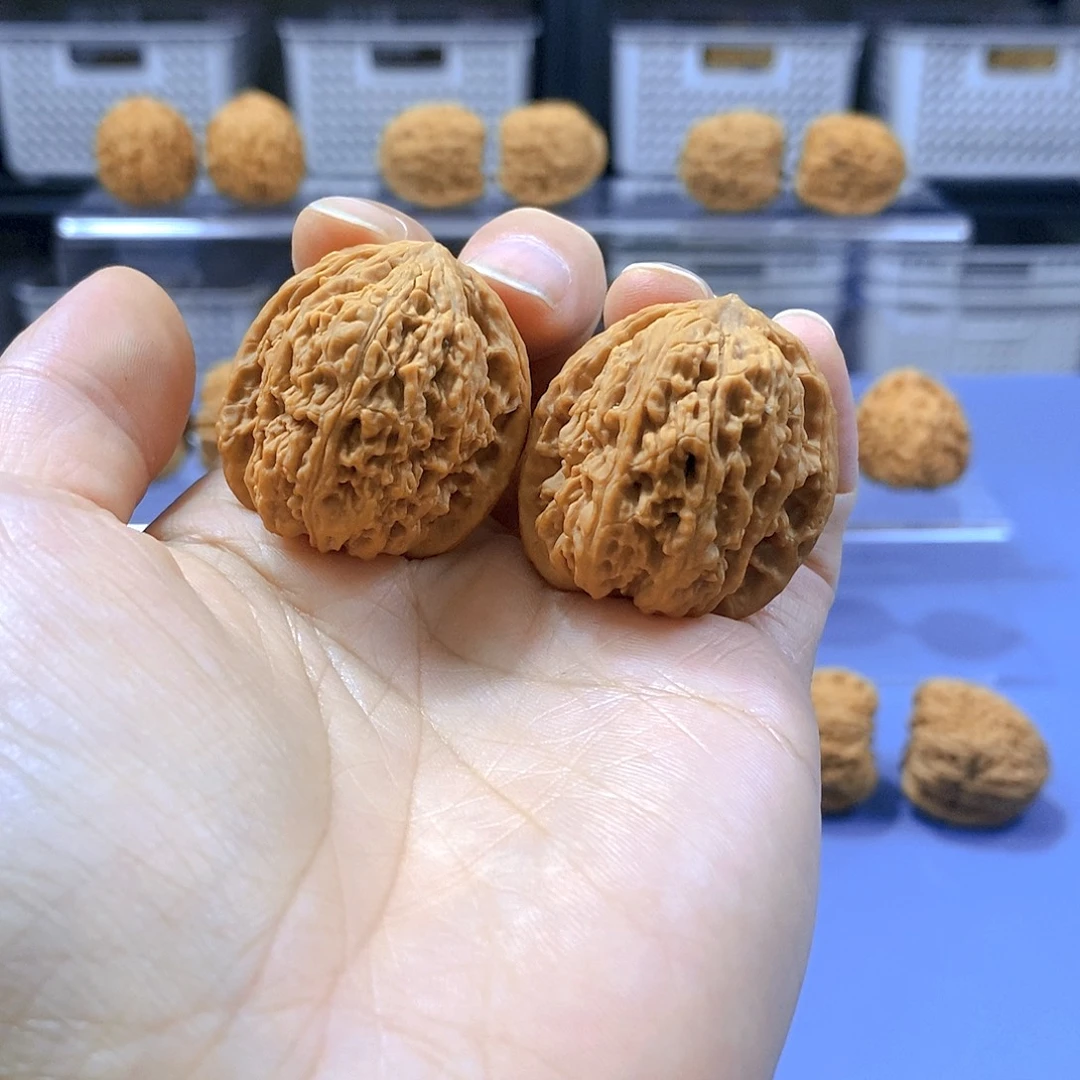 聚***材文玩核桃把件南疆石全品