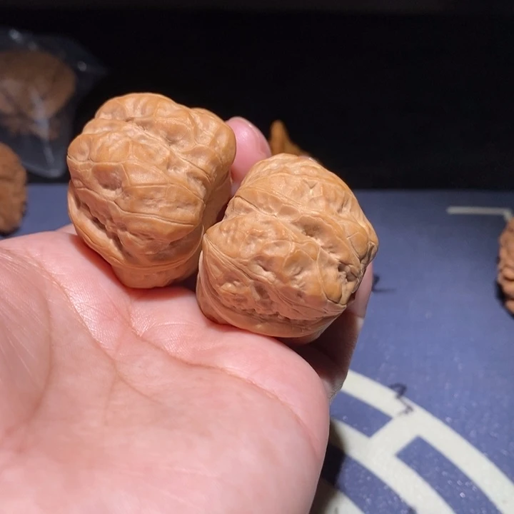 文玩核桃吊坠玉蝉