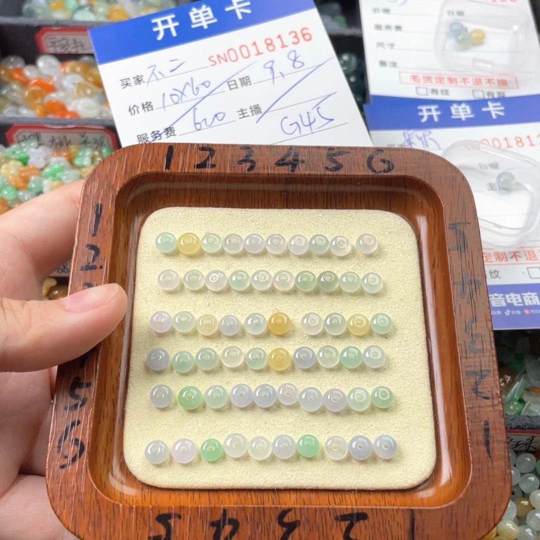 颈饰未镶嵌翡翠?****