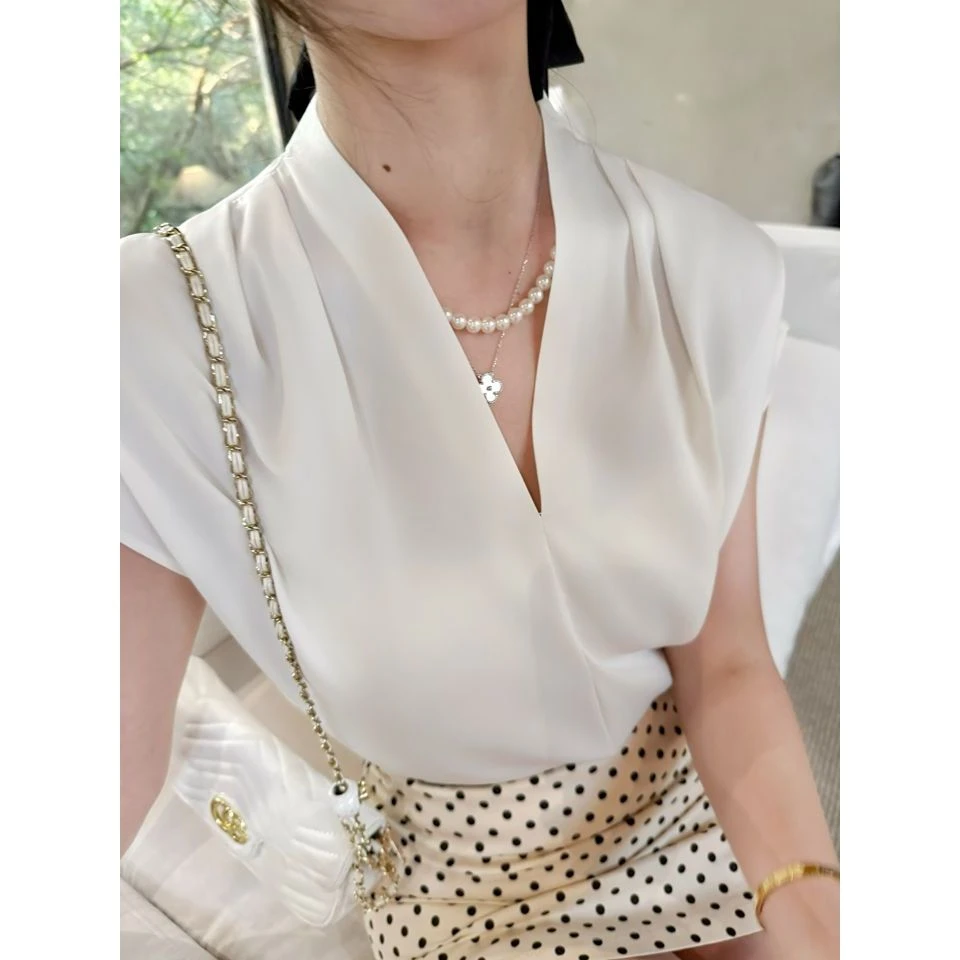 法式V领缎面短袖衬衫女装2025夏季新款设计感小飞袖上衣通勤衬衣