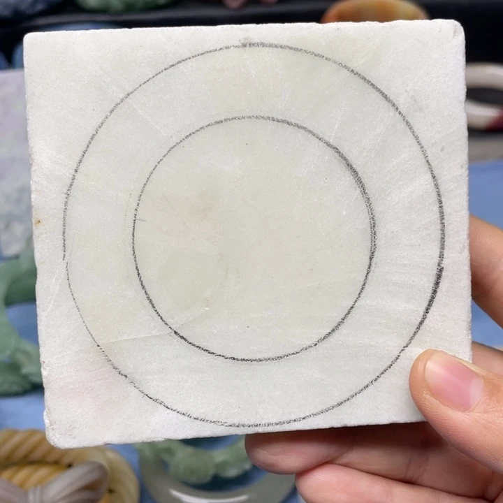 石英质玉未镶嵌珠宝半成品奶绿