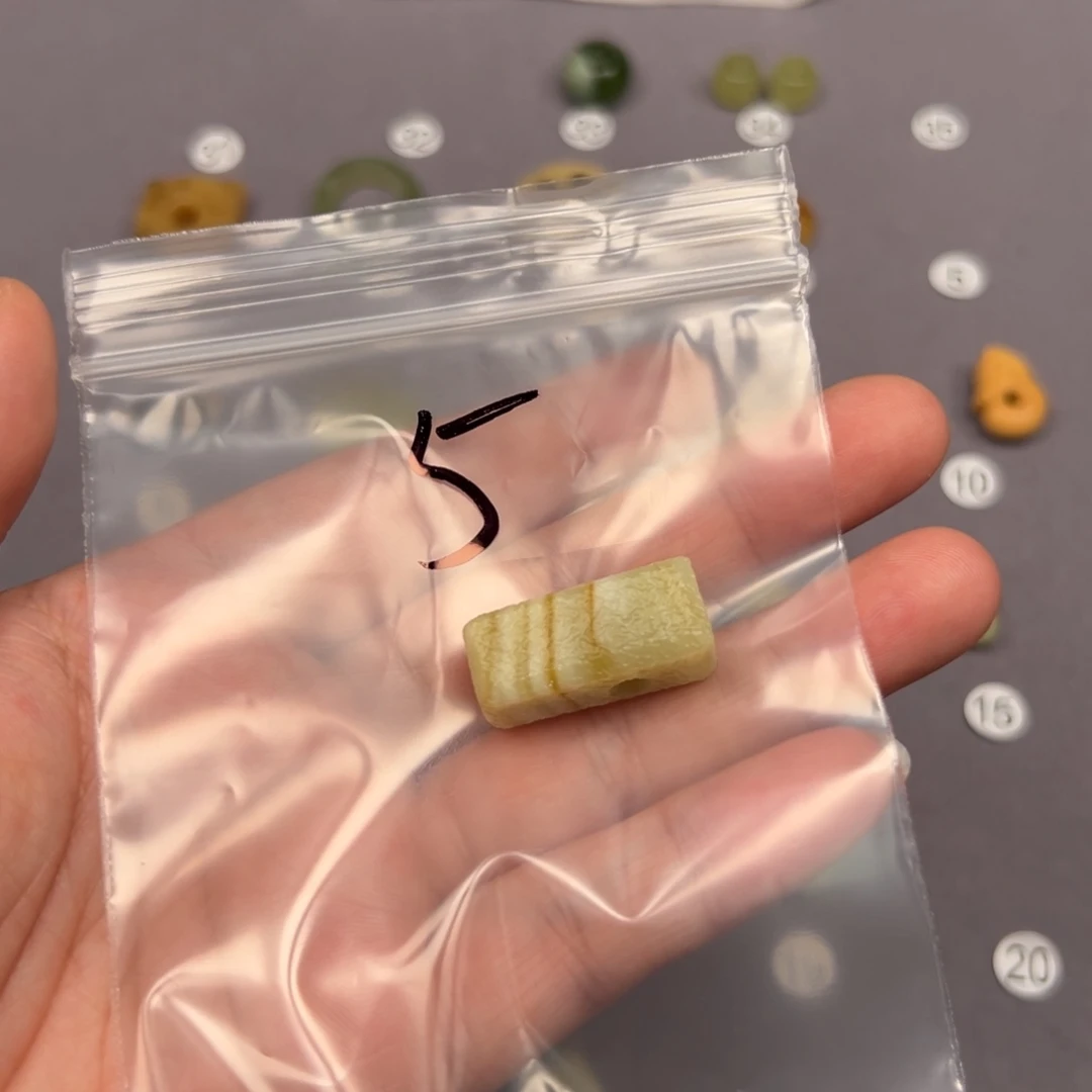 蛇纹石玉颈饰未镶嵌北*微瑕
