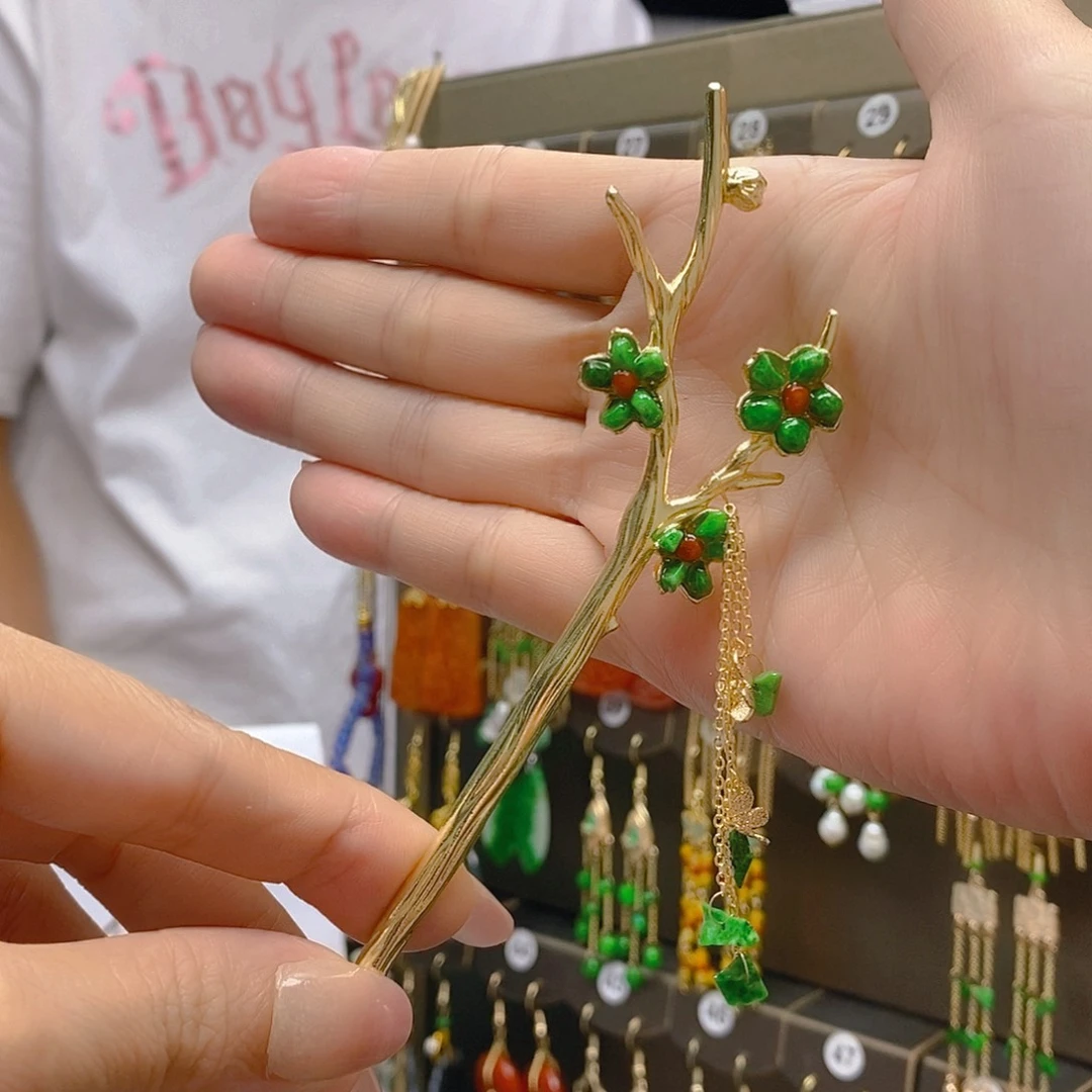 合金翡翠耳饰翡翠