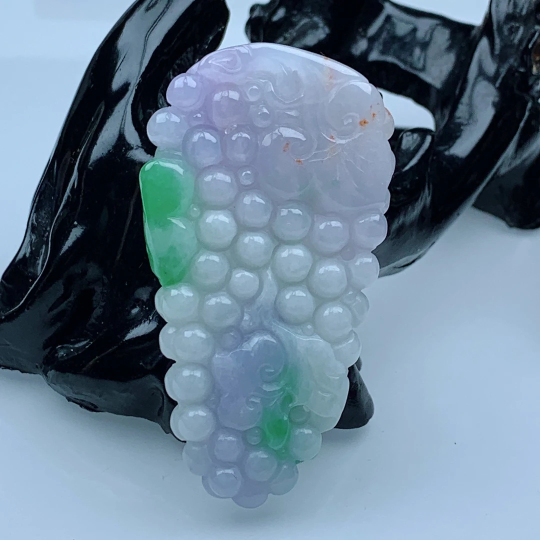 2313缅甸天然A货翡翠 尺寸59.2/32/6.5mm 春带彩葡萄吊坠挂件