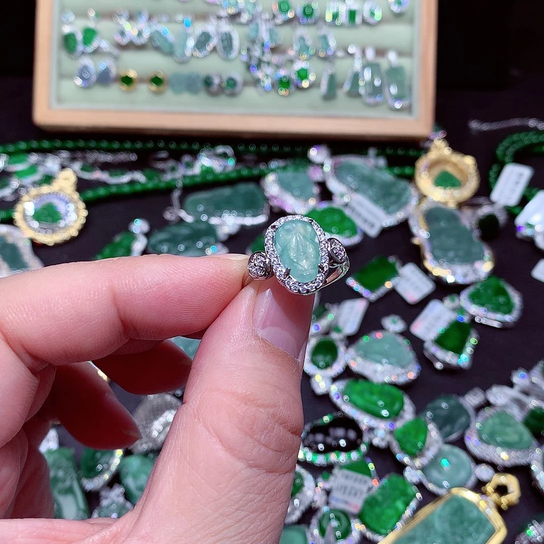 【闪购商品】翡翠吊坠(不含链)未镶嵌