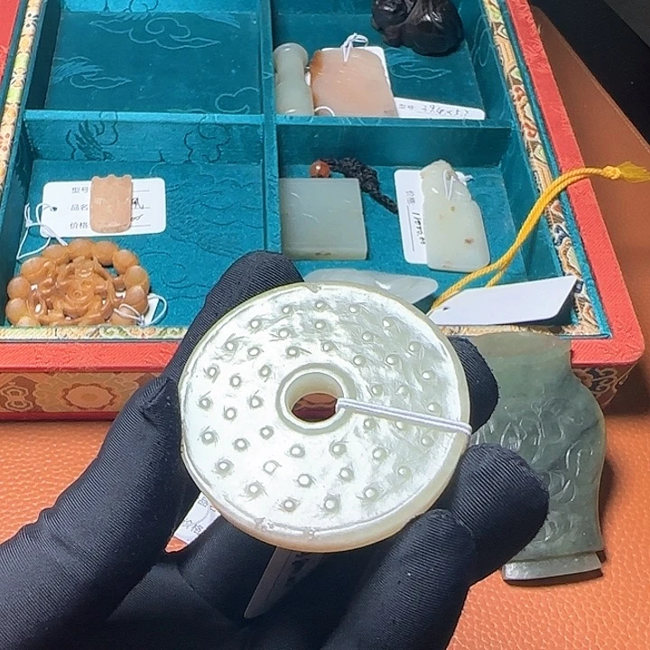 和田玉昱*明代和田玉雕玉璧