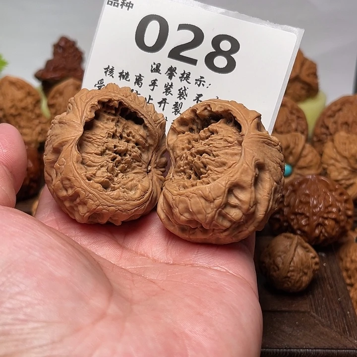 桃核把件聚宝盆。边47。   028