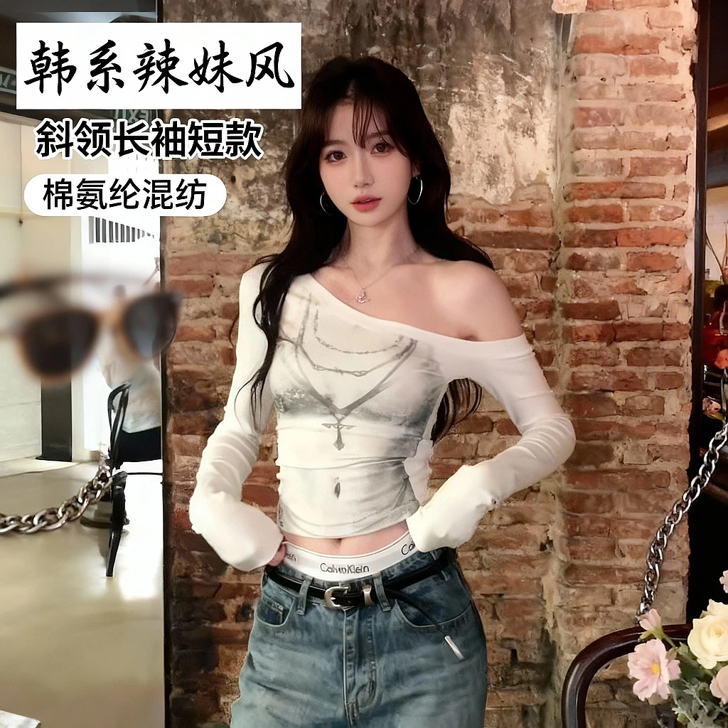 辣妹斜肩露肩长袖t恤女2025新款韩系显瘦性感收腰印花短款上衣潮