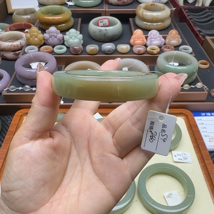 石英岩玉未镶嵌手镯皮扣