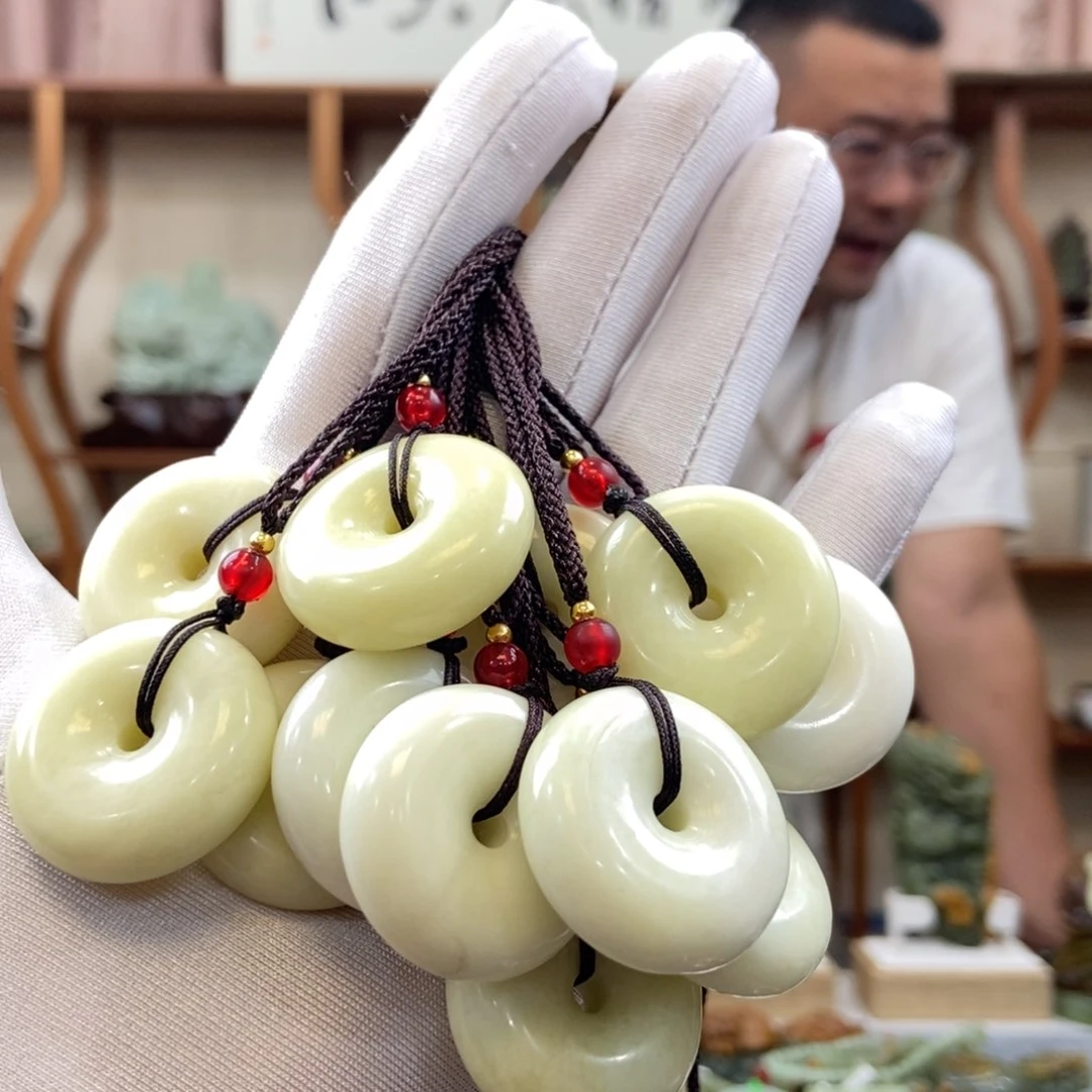 蛇纹石玉未镶嵌平安扣（多样性发一件