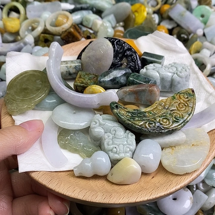 翡翠未镶嵌颈饰天然翡翠132