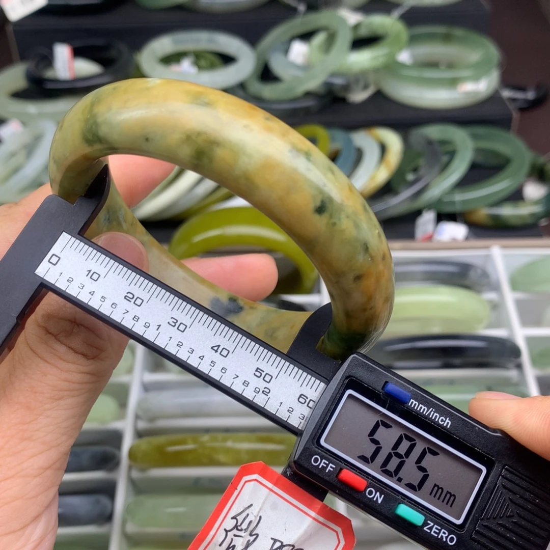 蛇纹石玉未镶嵌手镯675