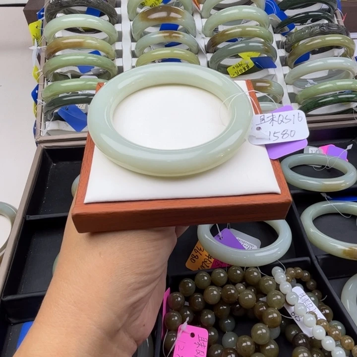 未镶嵌手镯和田玉七月