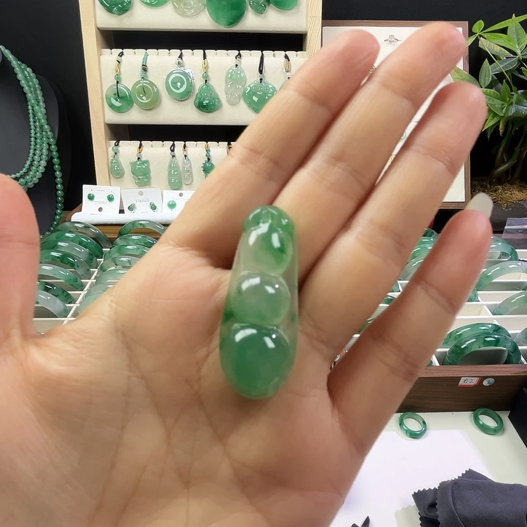 石英质玉未镶嵌颈饰