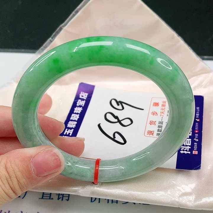 翡翠手镯未镶嵌翡翠