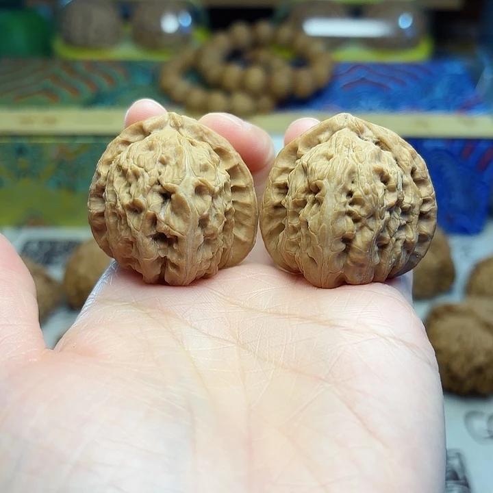 文玩核桃吊坠白狮子36