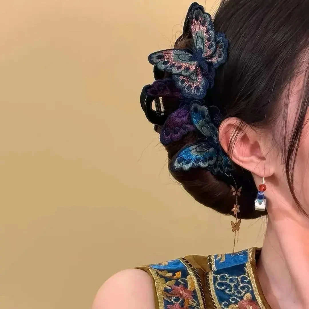 欢珠影玲珑~复古刺绣蝴蝶发夹女新中式发饰民族风后脑勺抓夹鲨鱼