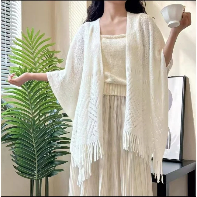 2025薄款办公室夏季披肩外披女镂空秋冬时尚外搭旗袍白色斗篷风