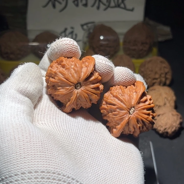 斯***润把件文玩核桃文玩核桃