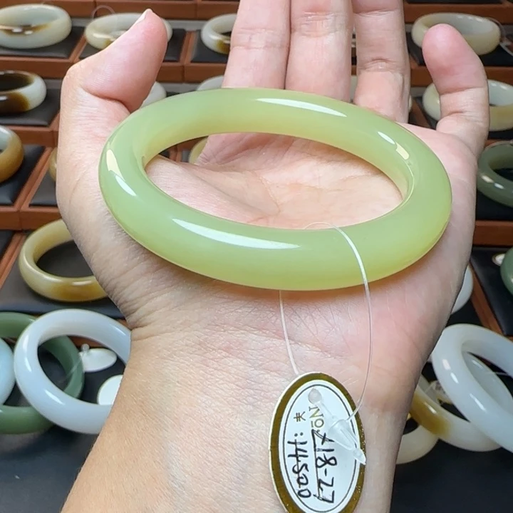 和田玉未镶嵌手镯鸡油黄55.2