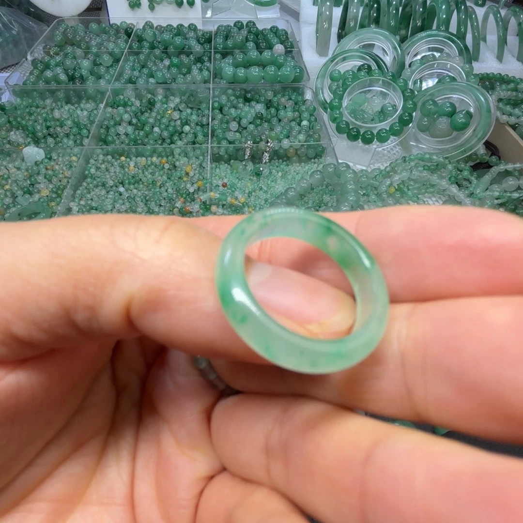 石英质玉（非洲翠）未镶嵌戒指  珠子  手镯冰甜绿戒指