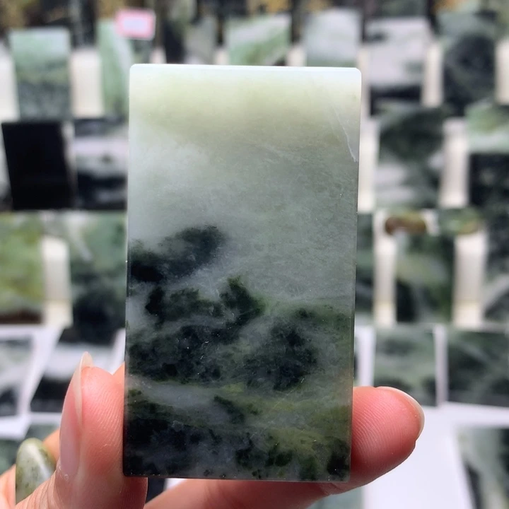 独山玉颈饰未镶嵌