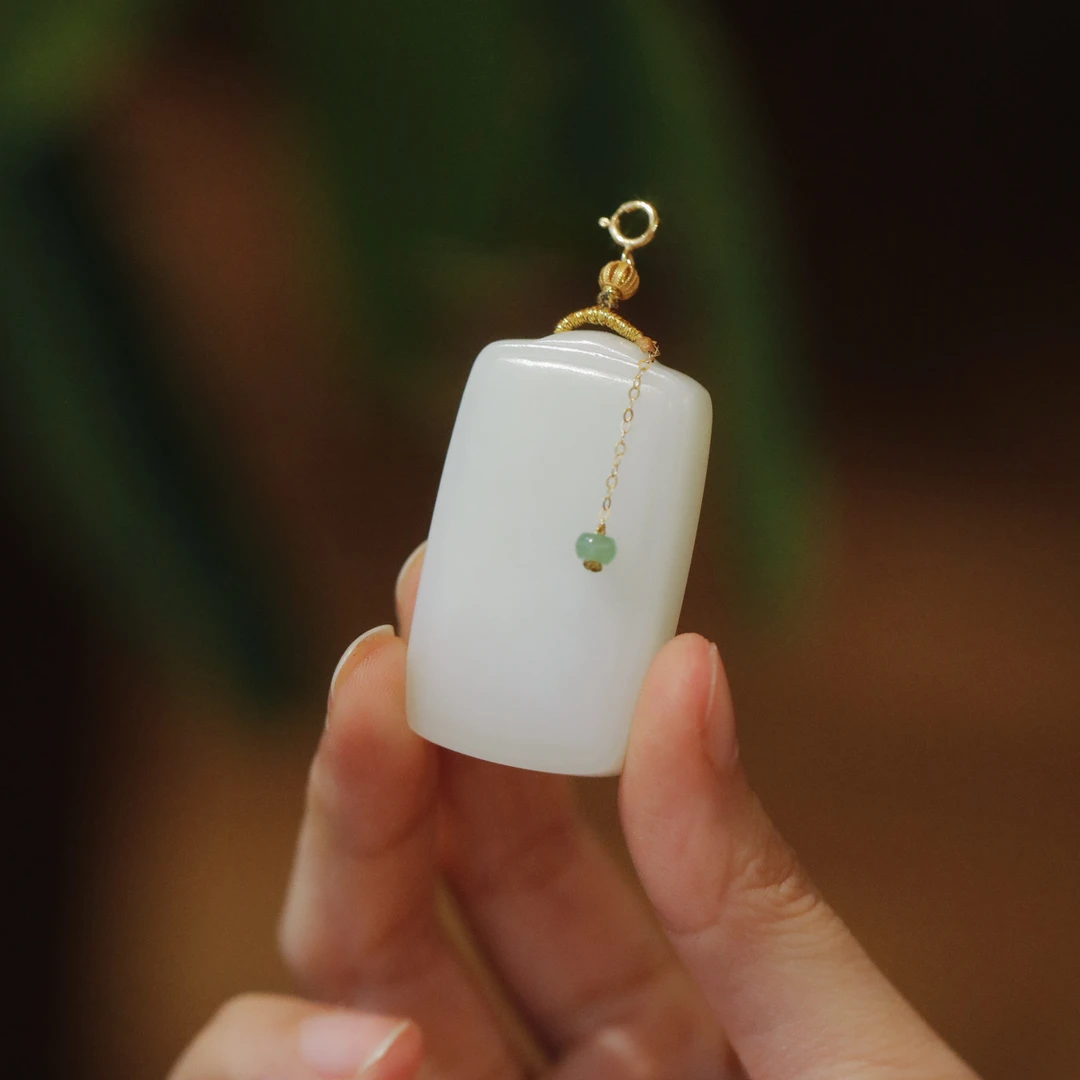 麦麦【迎春福利】天然和田玉白玉无事牌+绿 吊坠 多样性发货其一