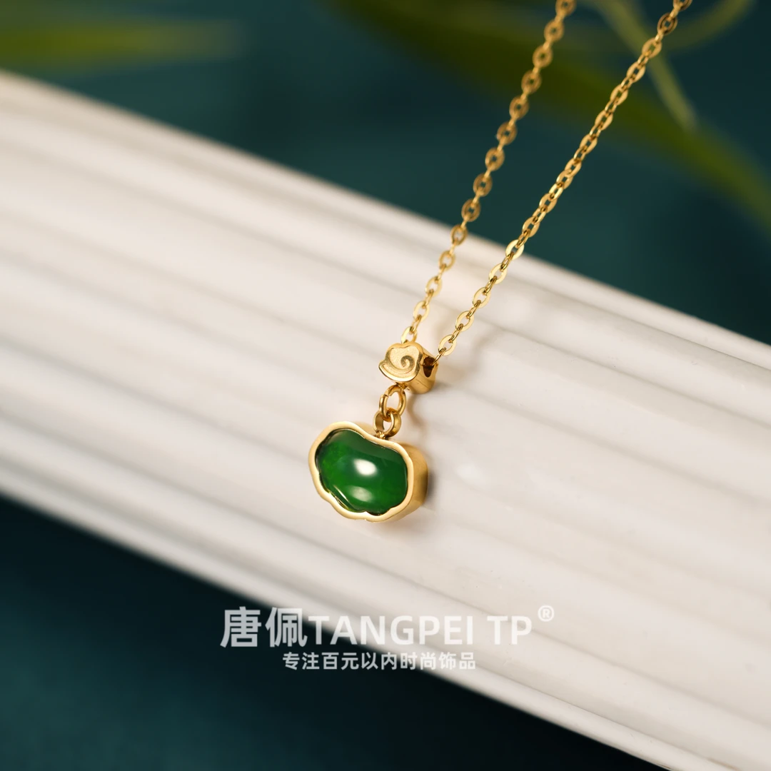 不锈钢项链 设计感新中式祥云绿色小锁包项链气质时尚饰品